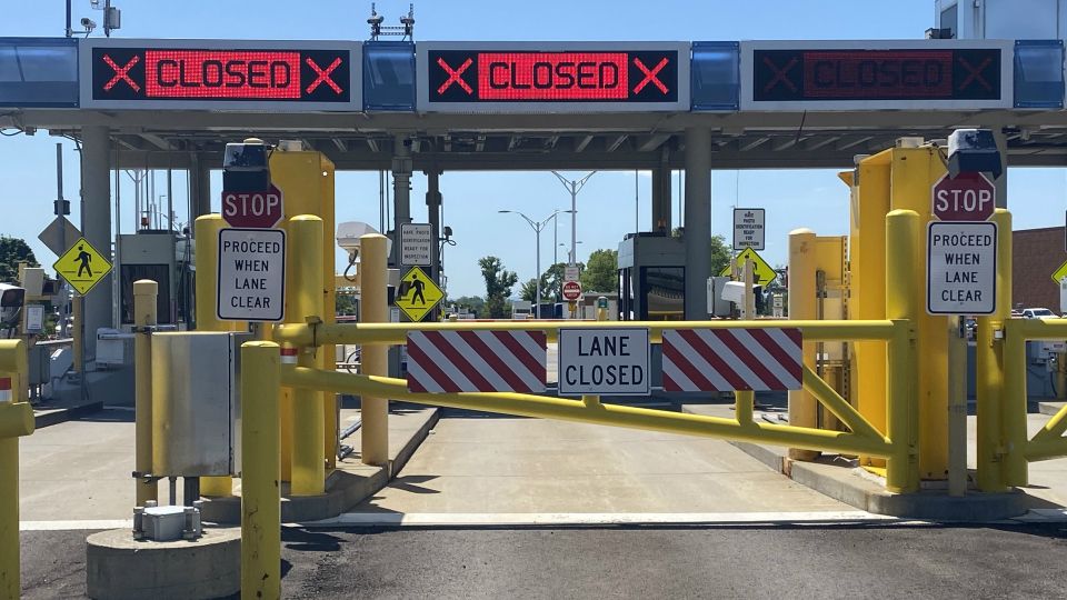 U.S. Canada border remains closed