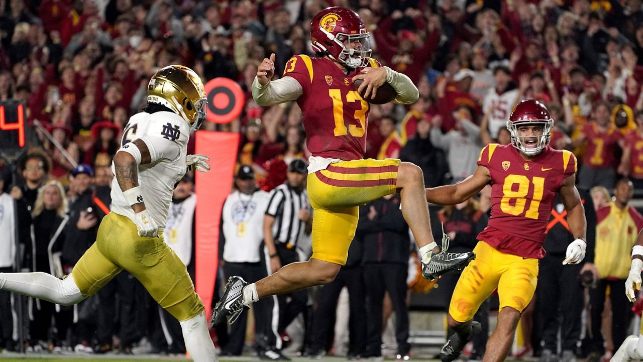 Caleb Williams holds pro day workout in front of prominent Chicago