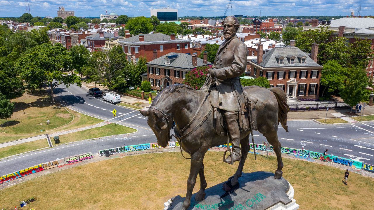 Gen. Robert E. Lee statue