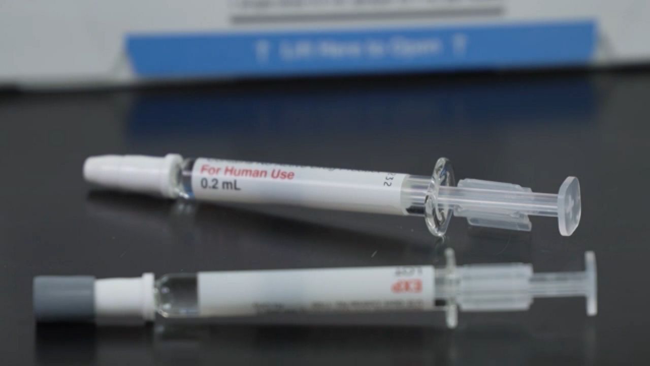 FluMist, una vacuna en aerosol nasal, puede usarse en casa