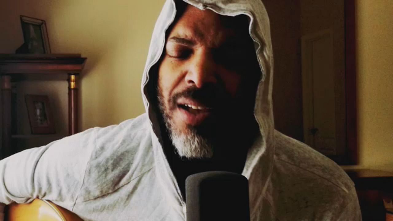 Van Hunt performs his new single 