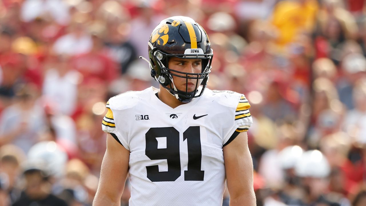 Green Bay Packers Seven-Round Mock Draft: Lukas Van Ness, Four