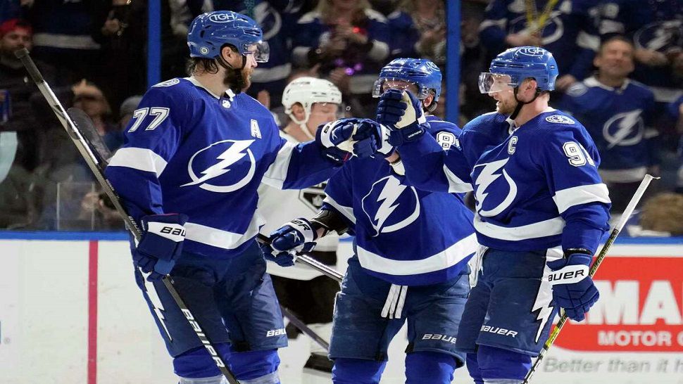 Lightning beat Kings 5-2 for 12th straight home win