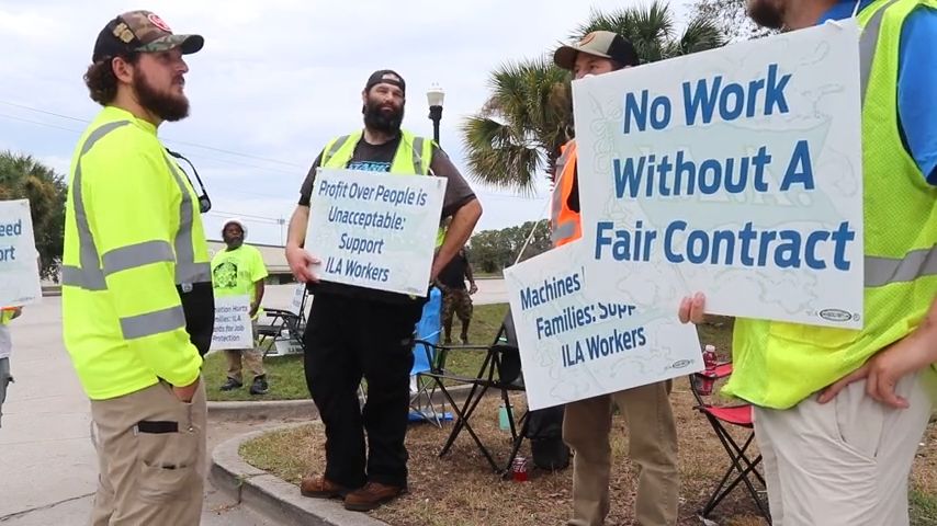 dock workers on strike