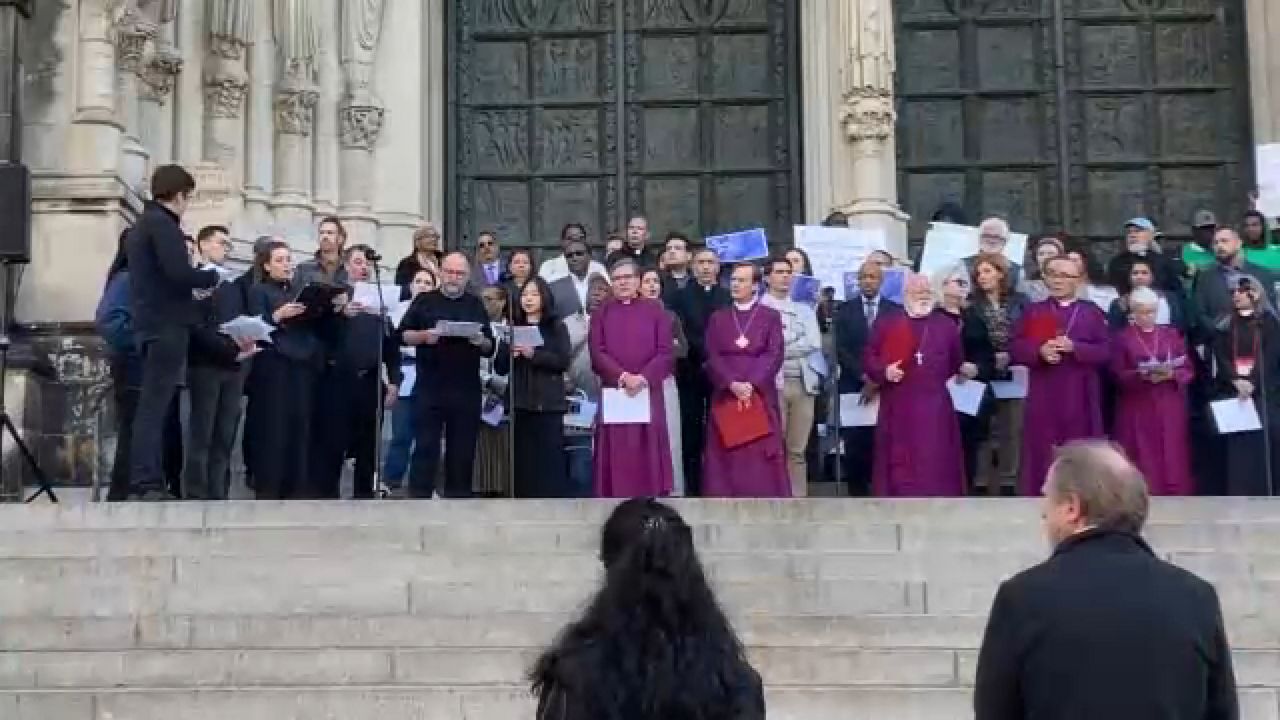 Interfaith Prayer Vigil Unites Communities Against Mayor’s Suspension of Housing Rights for Asylum Seekers