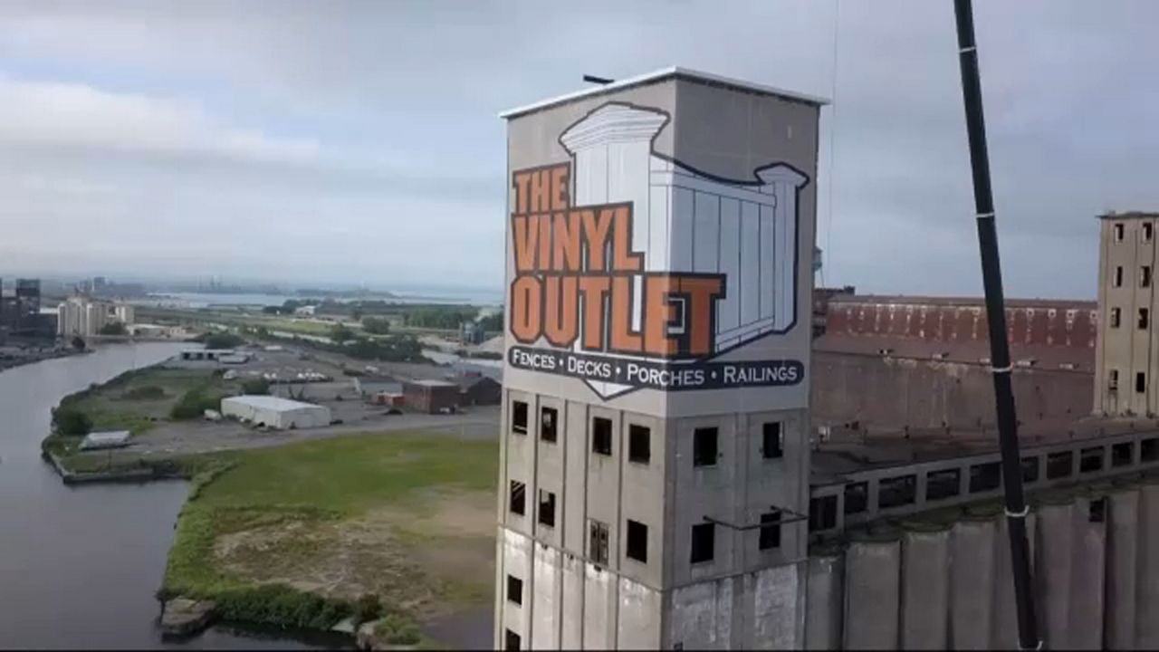 Petition Supports Vinyl Outlet Sign on Buffalo Silo