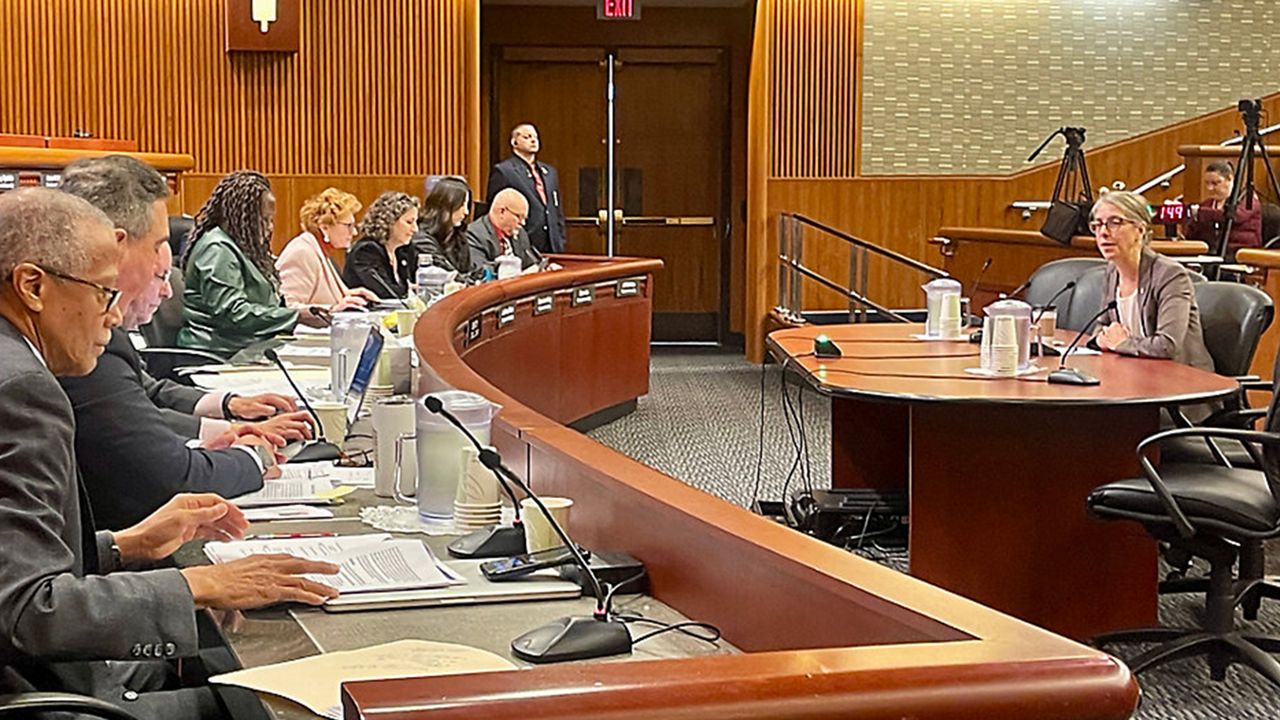 Housing chief, pols start housing budget standoff at hearing - Vimarsana News