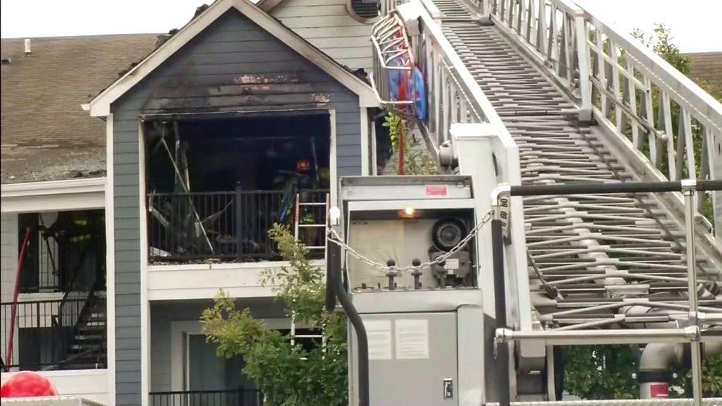 6 Austinites Displaced After East Austin Apartment Fire