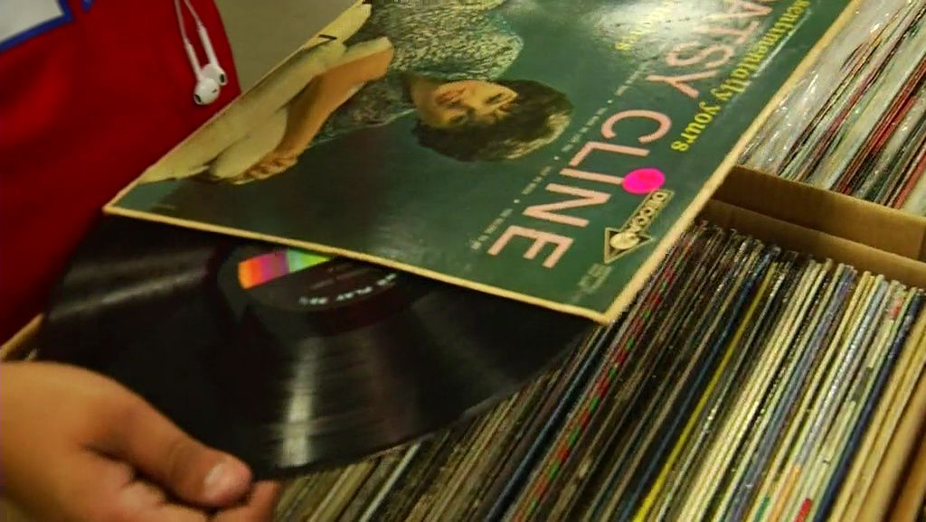 Collectors hunt for rare vinyl at Austin Record Convention