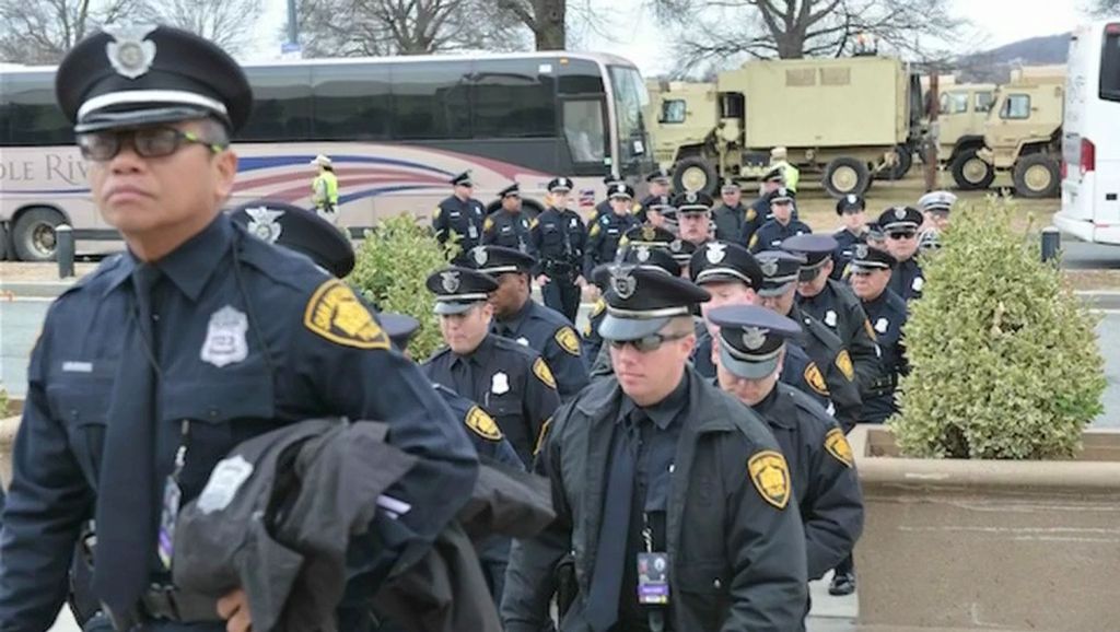 Police Officers Share Inauguration Memories Over Special Lunch