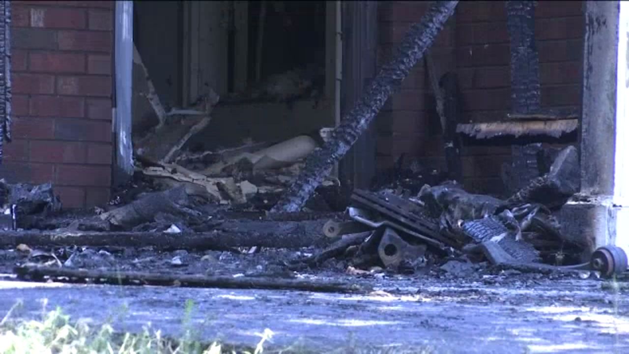 1 killed in Fayetteville house fire