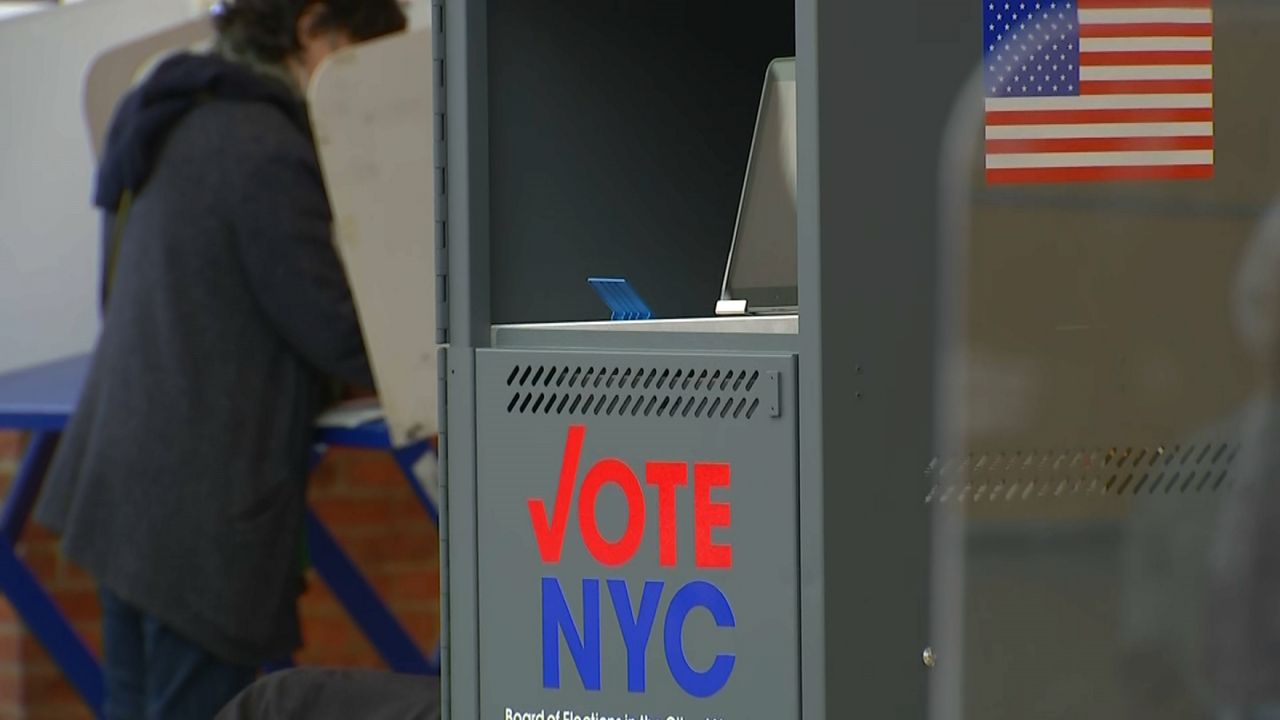 Main elections start in New York