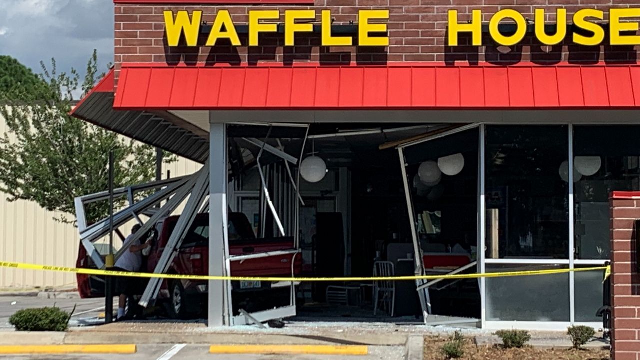 A pickup truck crashed into a Waffle House on Sunday in Tampa (Spectrum News/Adria Iraheta)