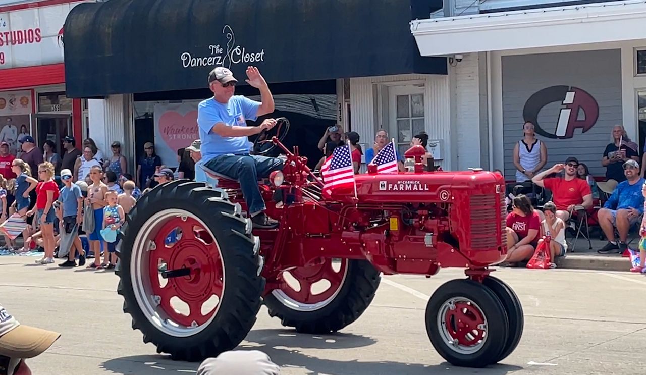 Hundreds attend Waukesha's Fourth of July parade
