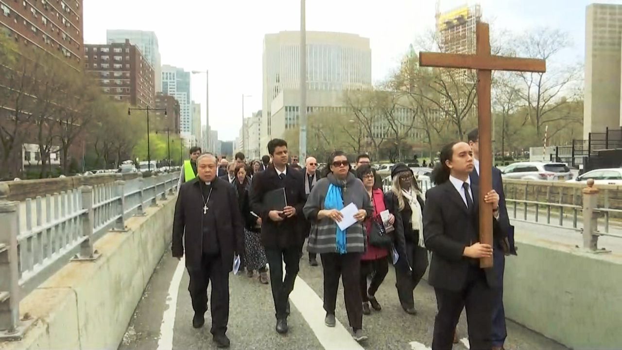 Way of the Cross' Attracts Hundreds to Walk Brooklyn Bridge
