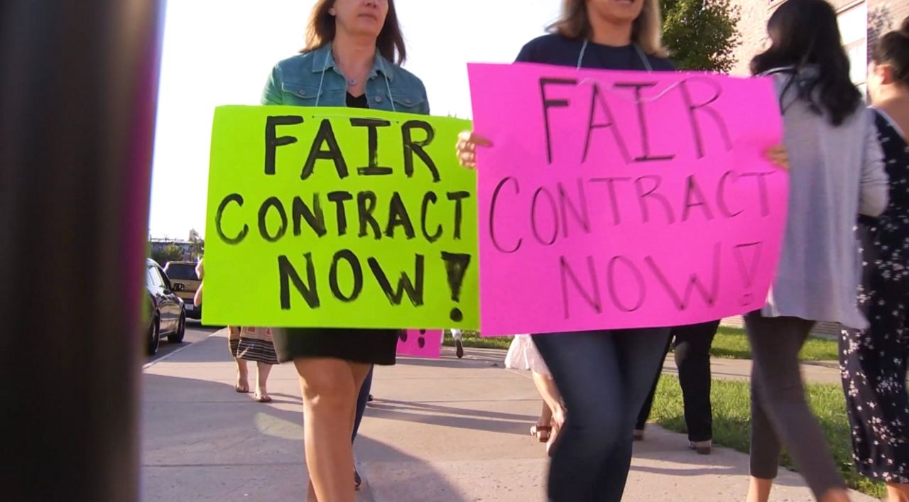 Buffalo Teachers Federation pickets for 'fair' contract