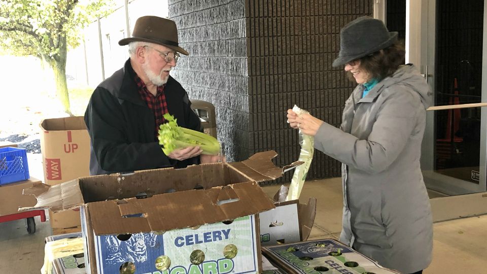 900 Thanksgiving Dinners For Those In Need In Wny