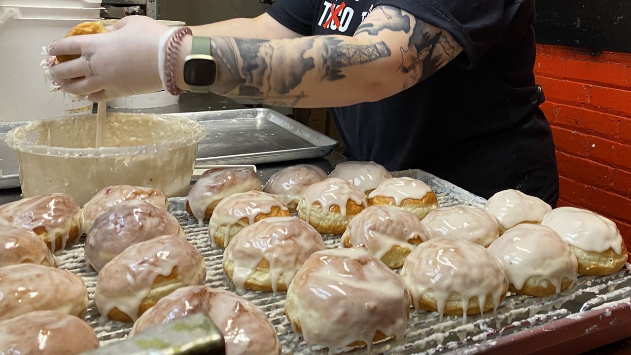 Mazurek's Bakery preparing paczkis for Fat Tuesday