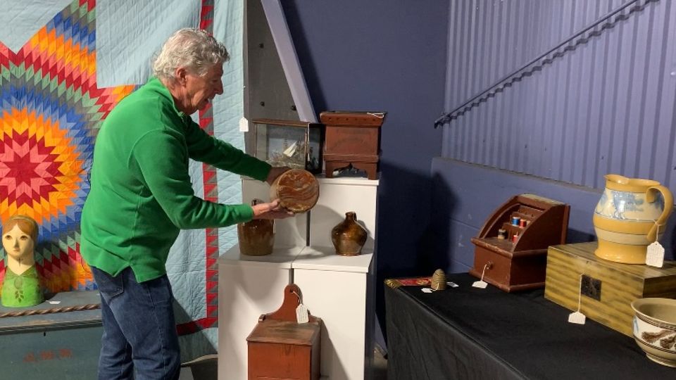 Antique dealers in Rochester for fall show and sale