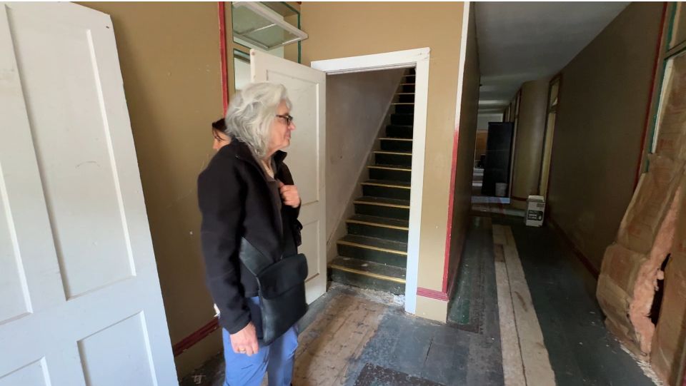 Jan Jaffe tours The Wellington Hotel on Monday. (Spectrum News 1/Darcie Ortique)