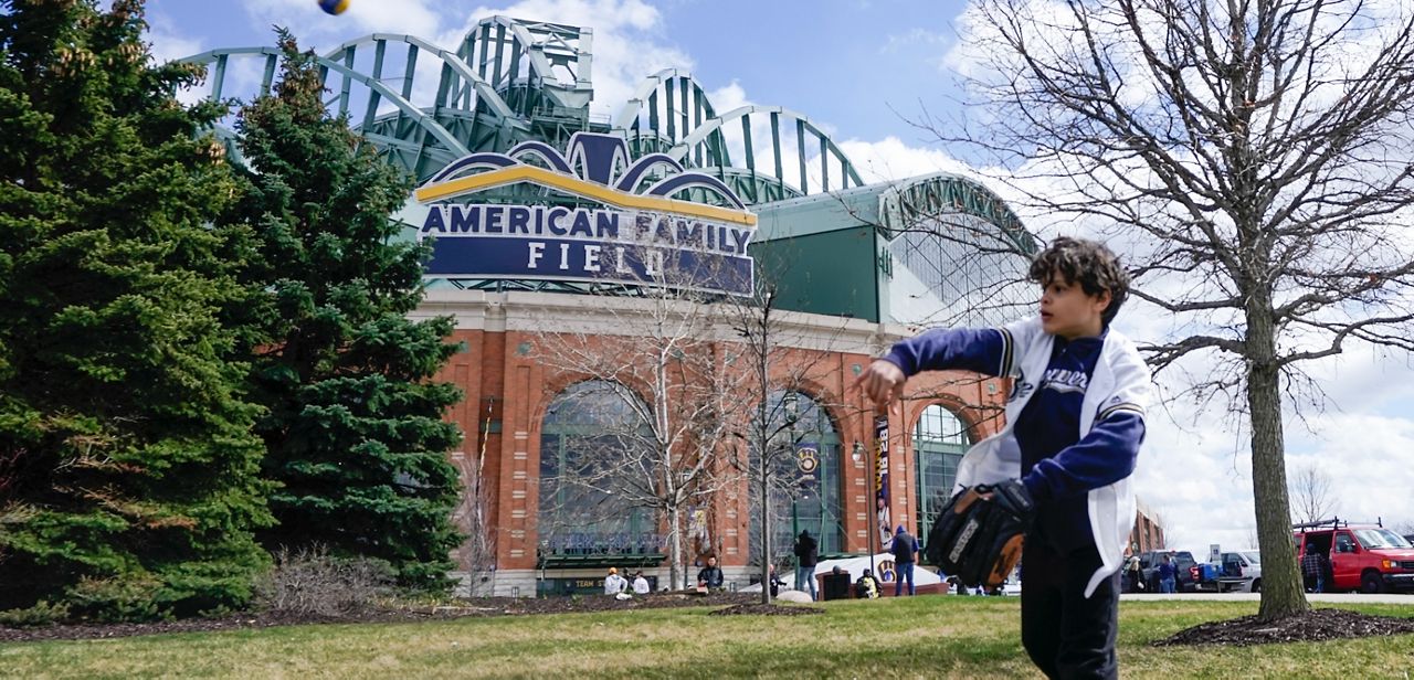 American Family Field: New turf for Milwaukee Brewers, opening day