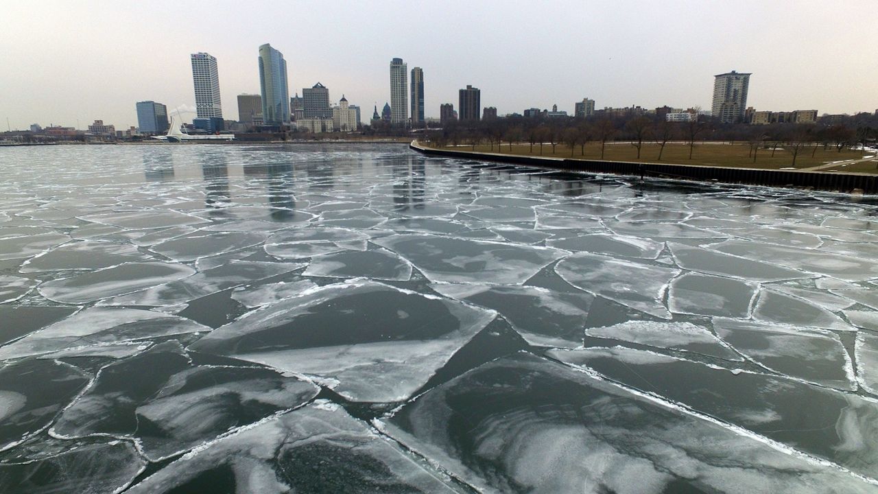 Lake Michigan and Lake Superior lacking ice this winter