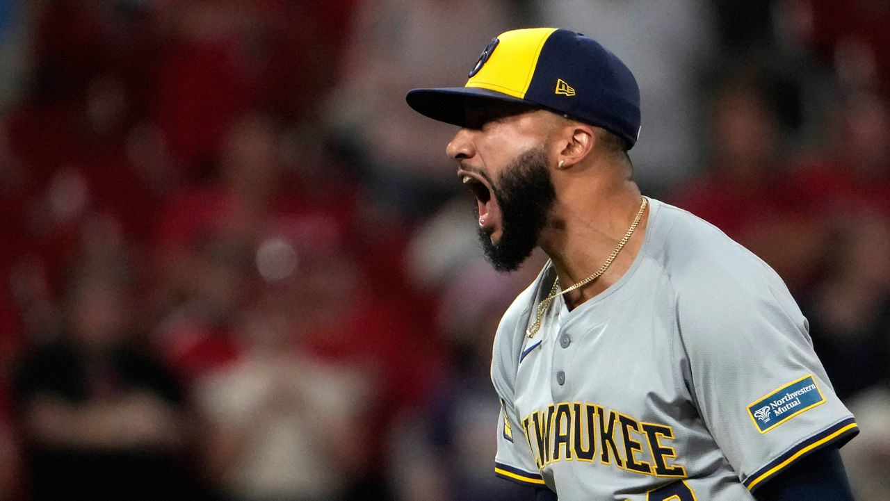 Brewers beat the struggling Cardinals 3-2