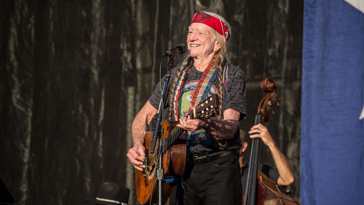 Willie Nelson and ZZ Top team up for Texas show