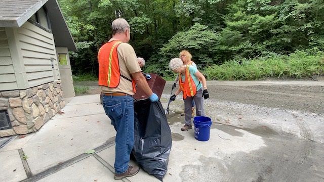 'A Clean Wilson Creek' volunteers hit the street