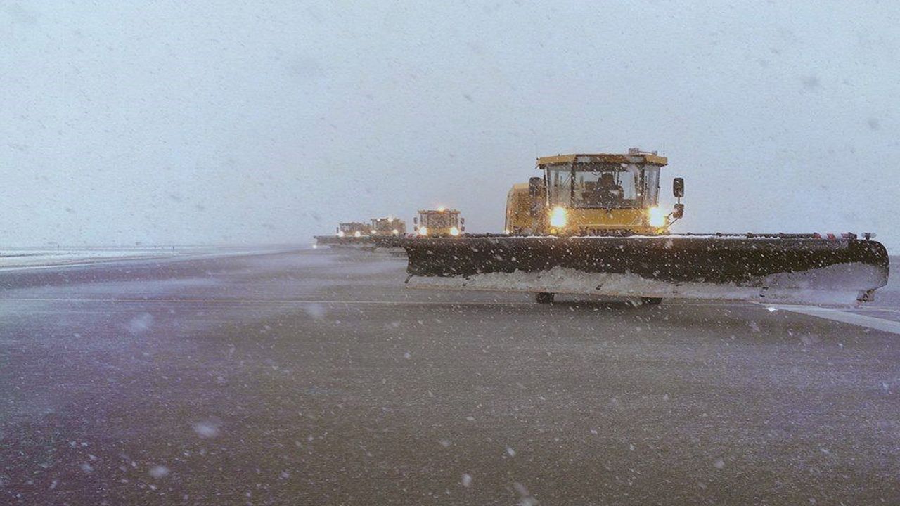 A general photo of crews at Cincinnati-Northern Kentucky International Airport. (Photo courtesy of CVG Airport Authority)