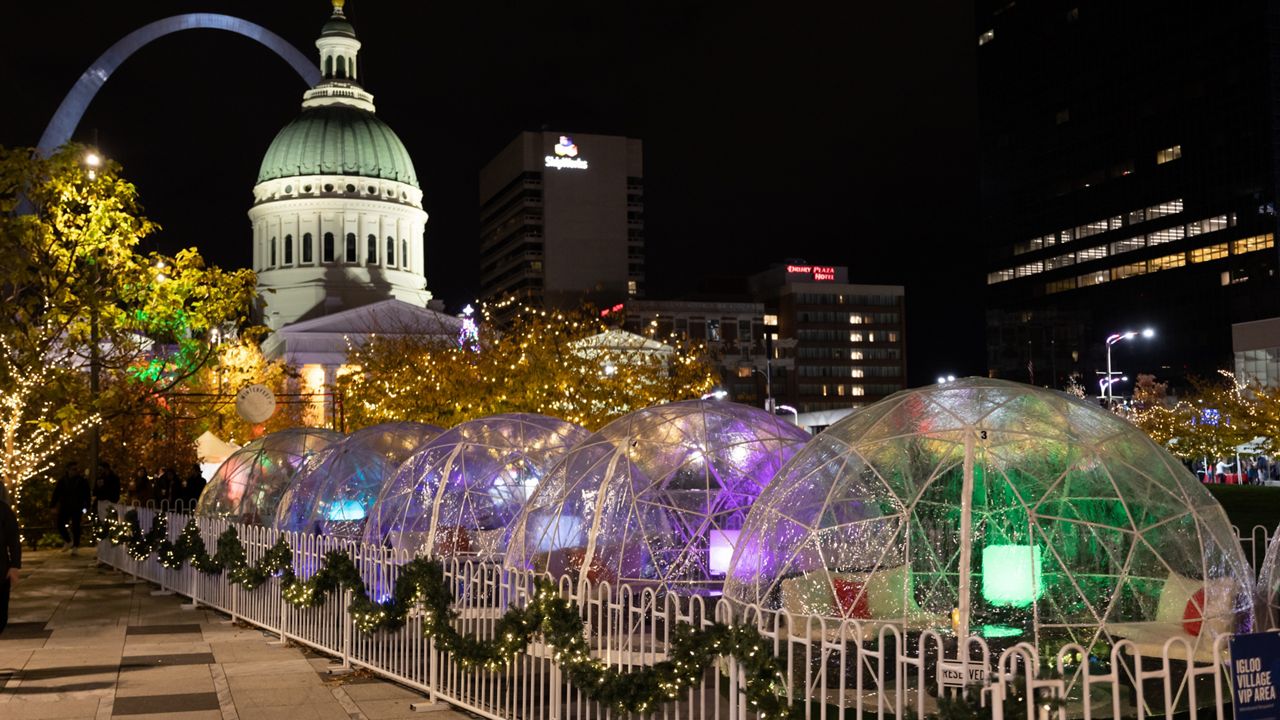 12 Christmas light events around STL