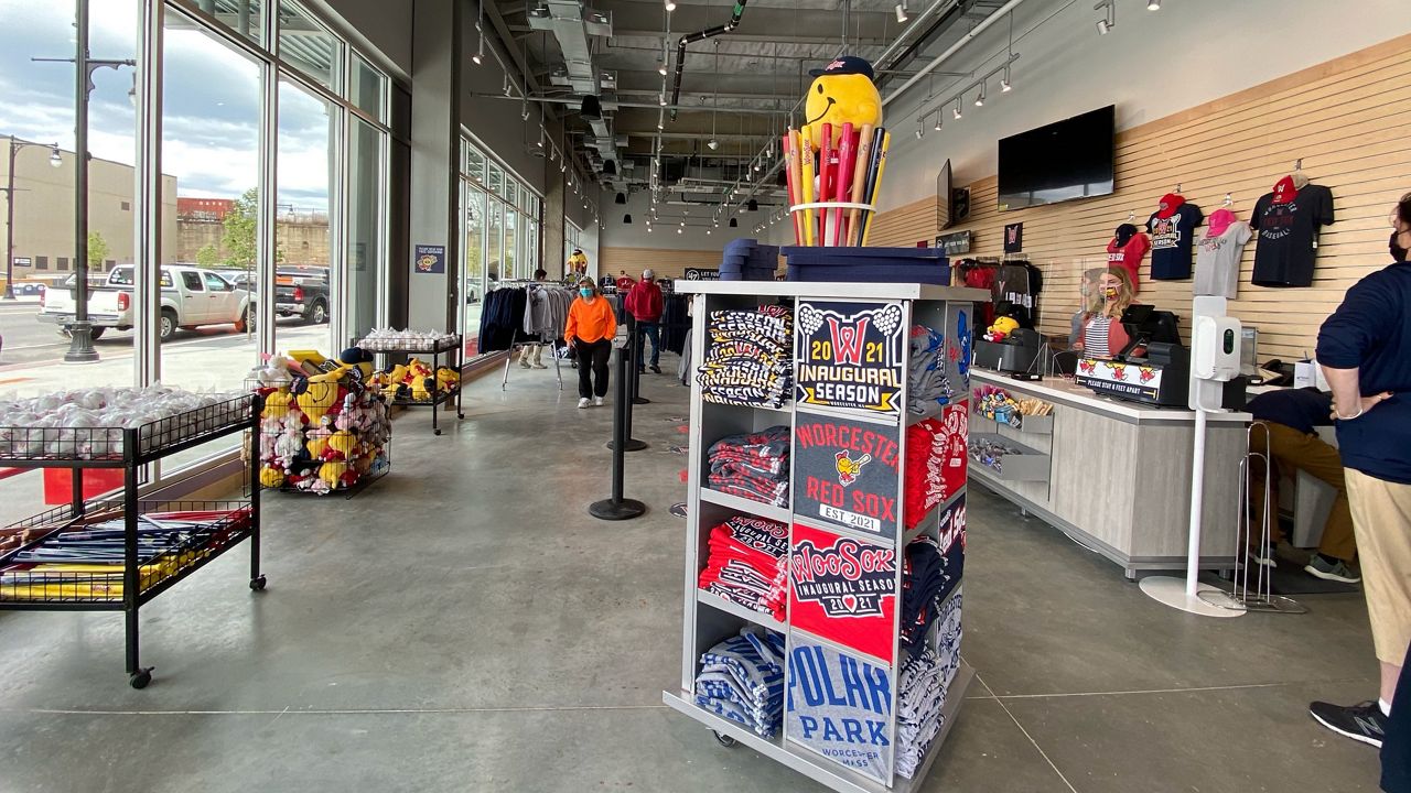 Skru ned ekstra Klimaanlæg Worcester Red Sox team store opens Saturday