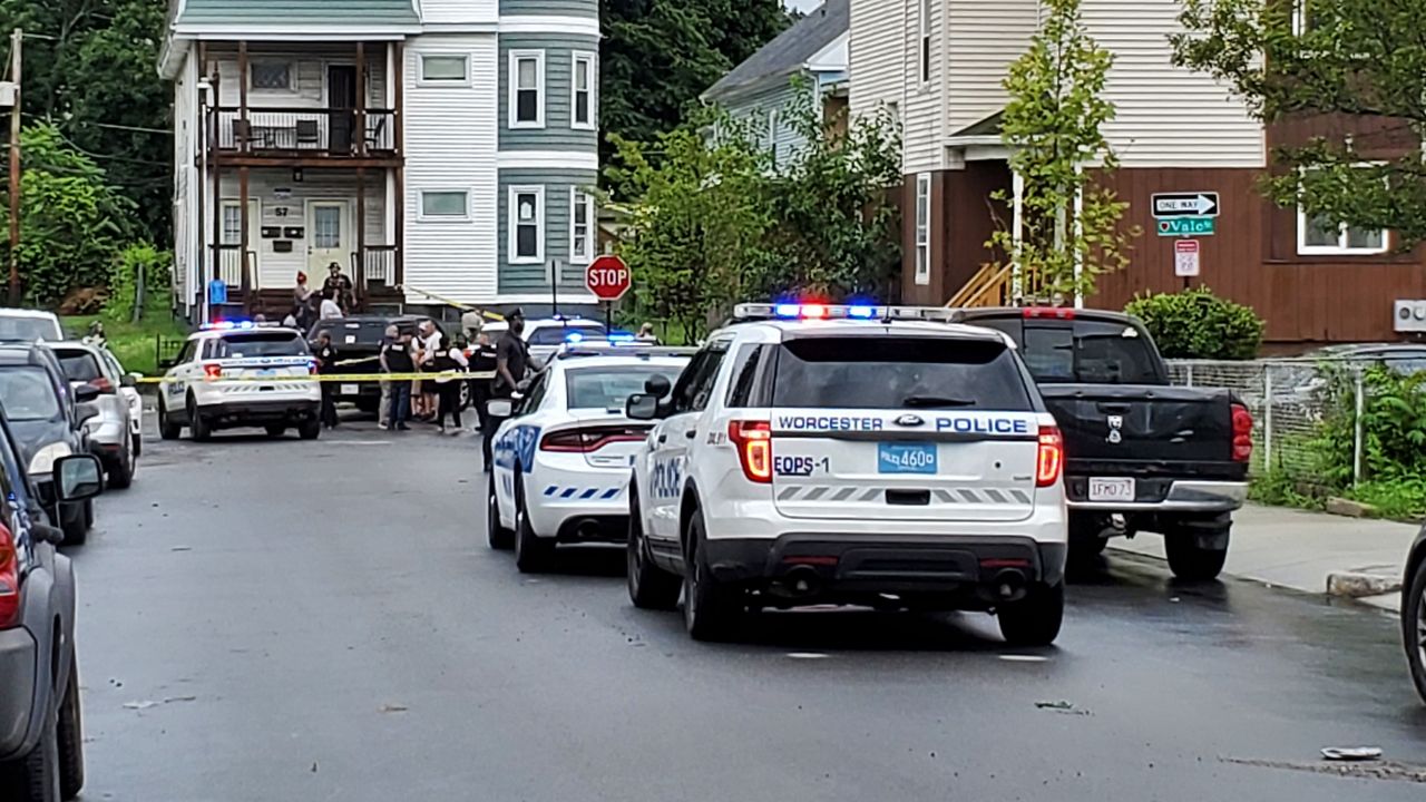 Worcester police resolve standoff situation on Cutler Street