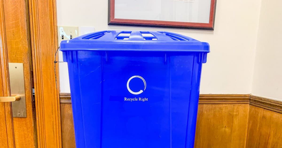 New recycling bins with lids in Worcester