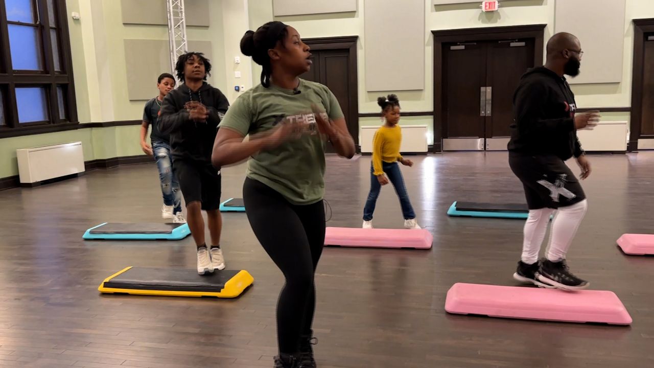 Fitness instructor fighting childhood obesity with ‘Xtreme Hip-hop’