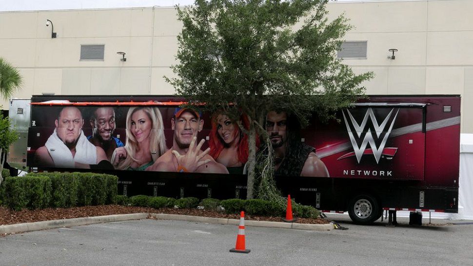 WWE摔跤大赛重返湾区
