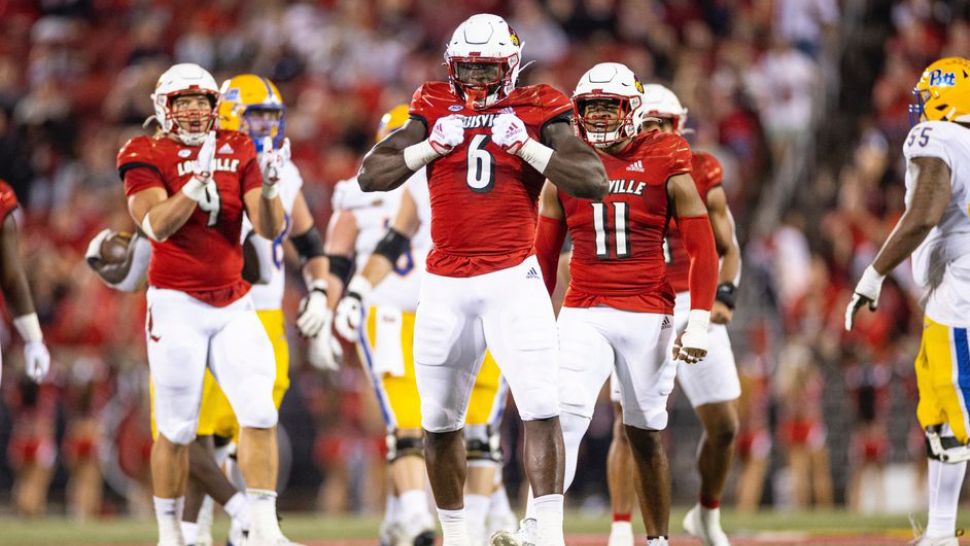 Louisville uses fast start, late goal-line stand to hold off Indiana 21-14