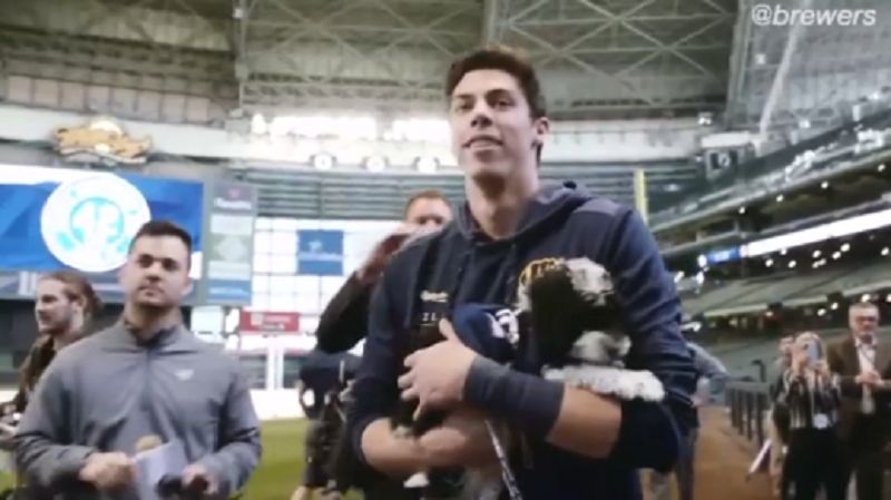 Christian Yelich surprises family with new puppy