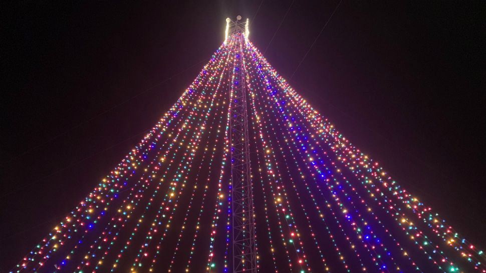 Zilker Holiday Tree Lit Up (Spectrum News footage)