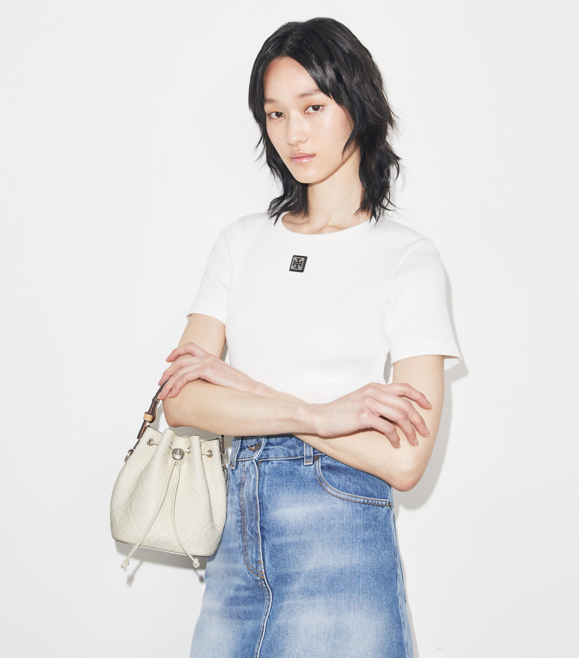 T Monogram Pebble Bucket Bag image number 2