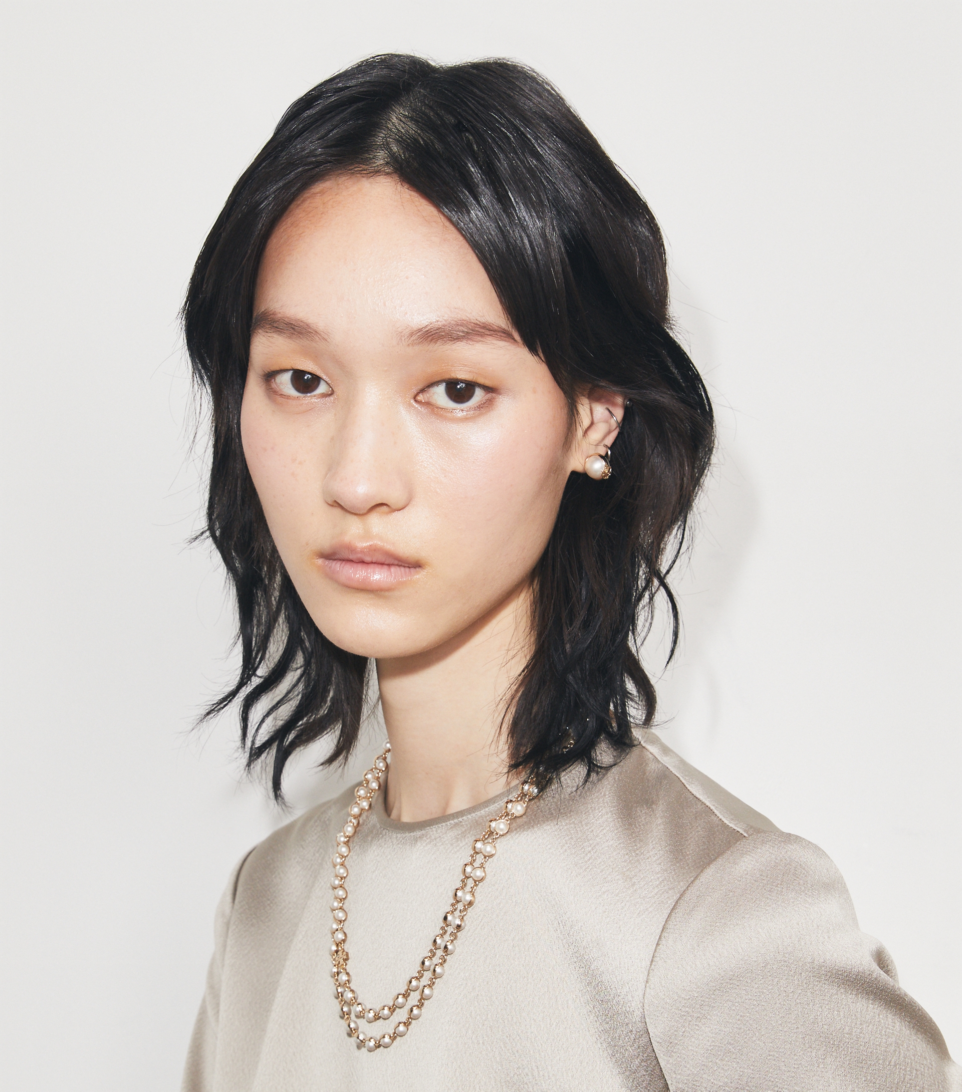 Long Pearl Necklace image number 1
