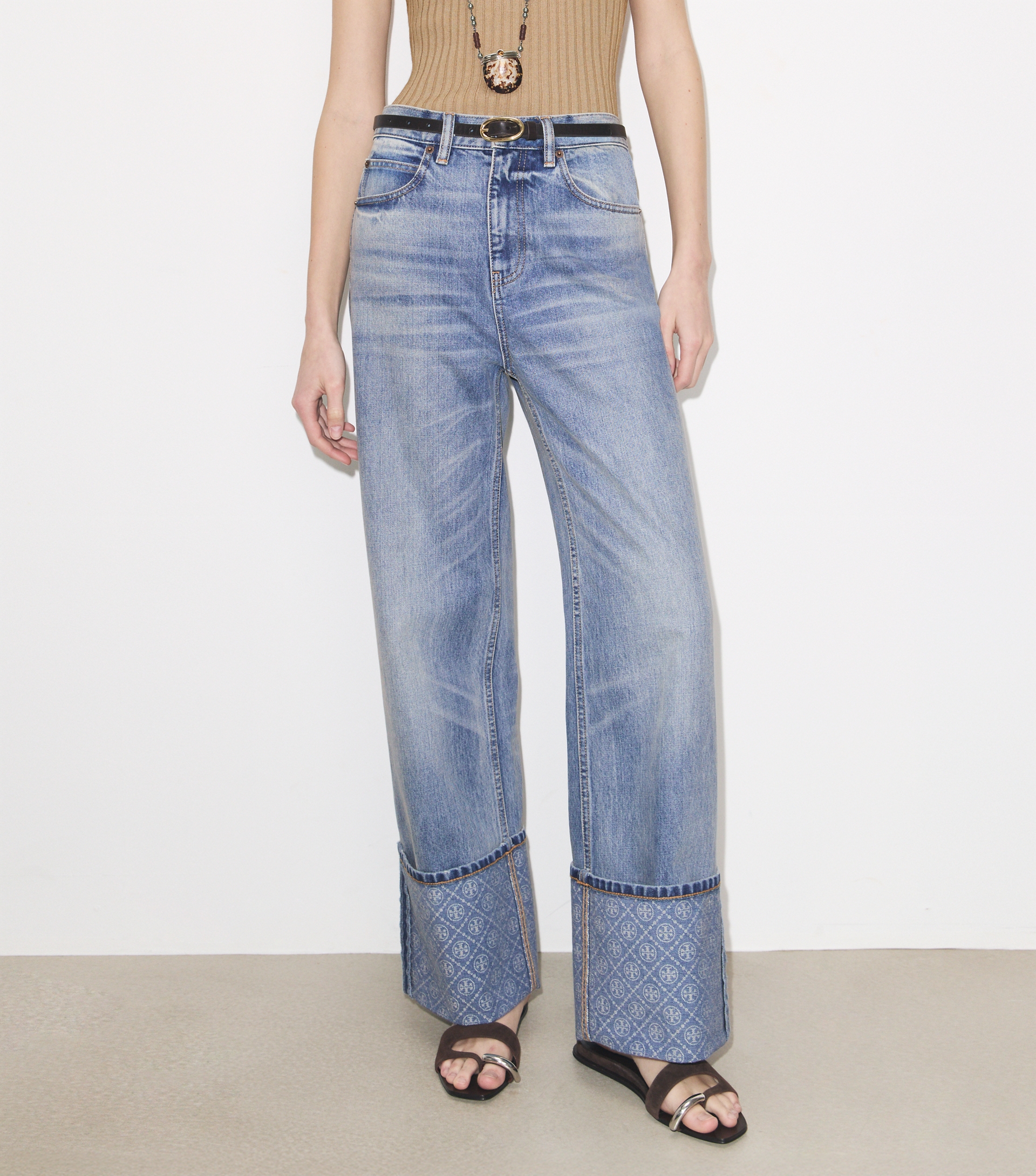 Contrast Cuff Straight Leg Jean image number 3