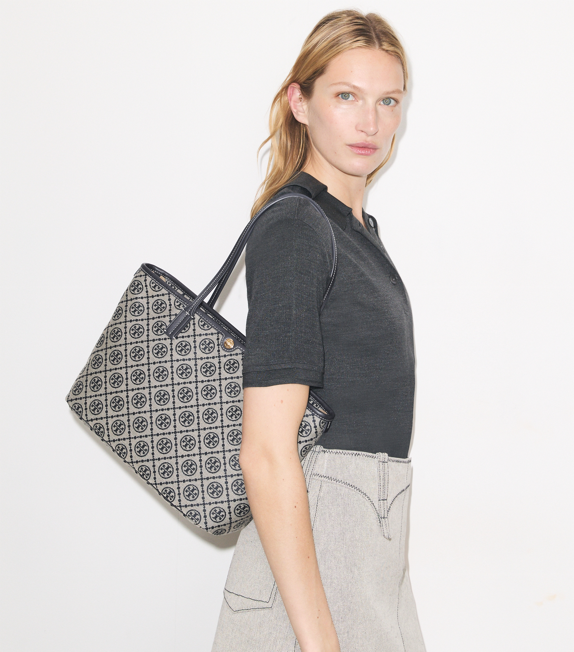 T Monogram Small Zip Tote image number 1
