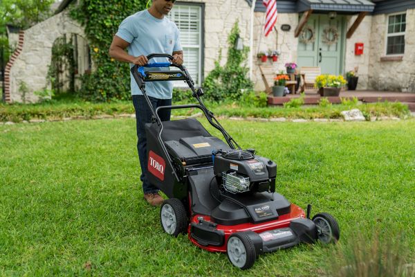 Electric vs. Gas Lawn Mowers – The Key Differences