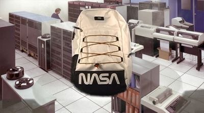 Vans store nasa mochila