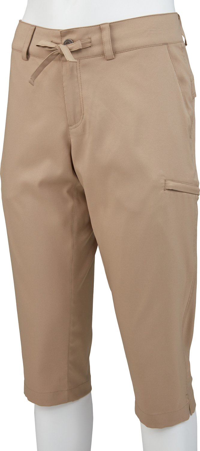 Magellan Outdoors Women's Fish Gear Falcon Lake Capri Pant Academy
