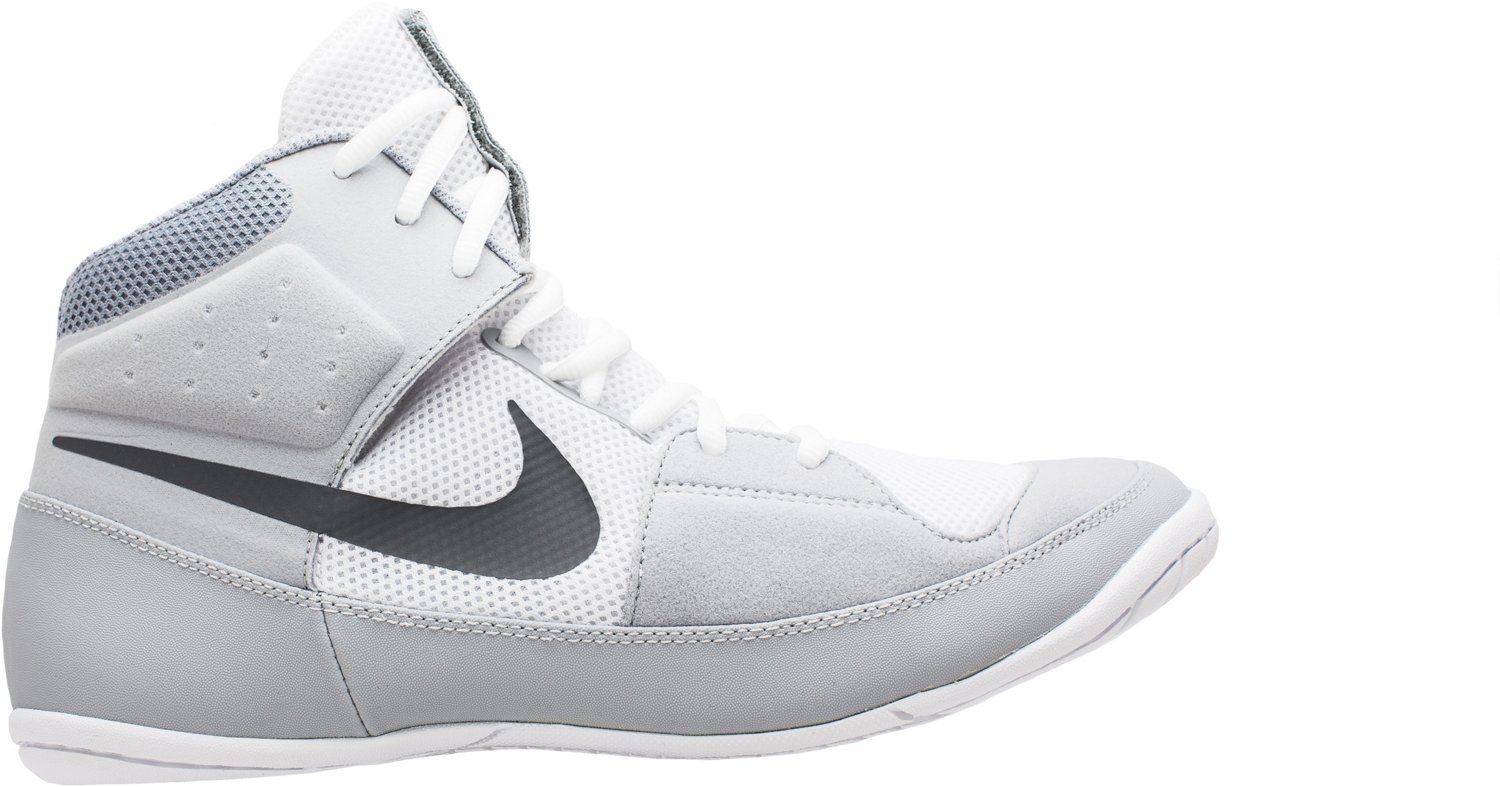white nike shoes with navy swoosh