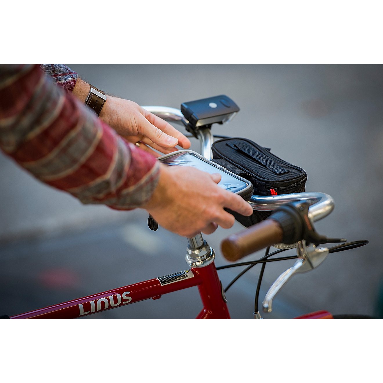 Bell STOWAWAY™ 700 Bike Handlebar Bag with Phone Mount                                                                         - view number 3