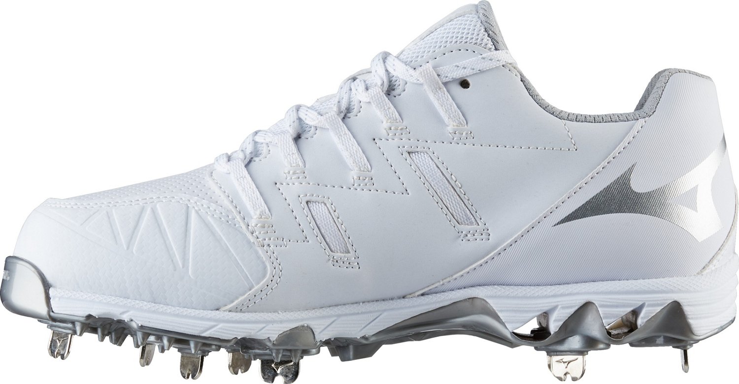 softball cleats spikes
