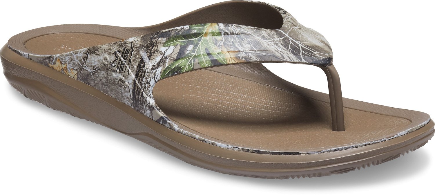 Crocs Men's Swiftwater Wave Realtree Edge Flip Flop Sandals Academy